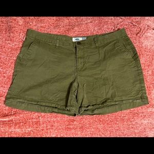Old navy army green shorts💚